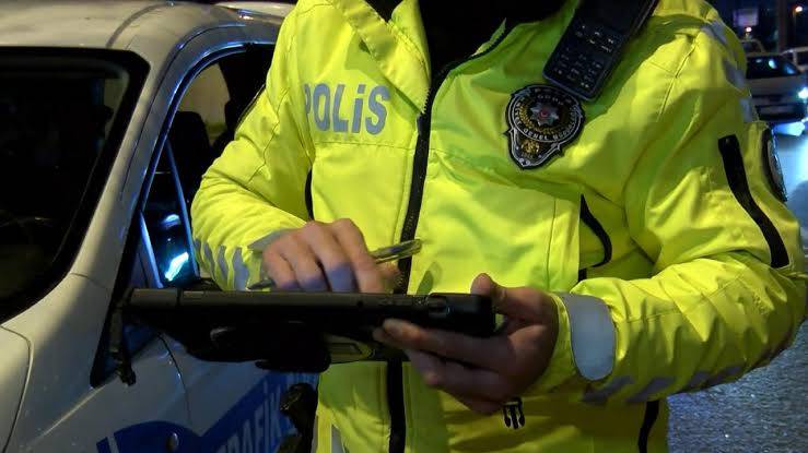 Karayolları trafik kanunu’nda şok değişiklik! Hız sınırını aşanlara yüksek cezalar geliyor... 6